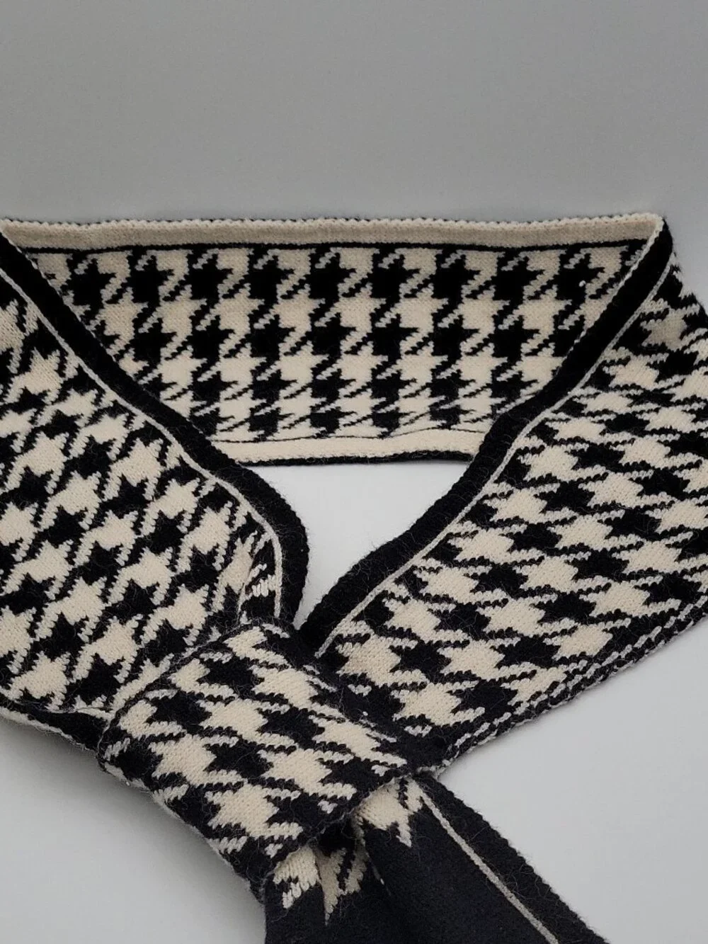 Unisex Black & Ivory Houndstooth Knit Rectangle Scarf Wrap Winter, Reversible
